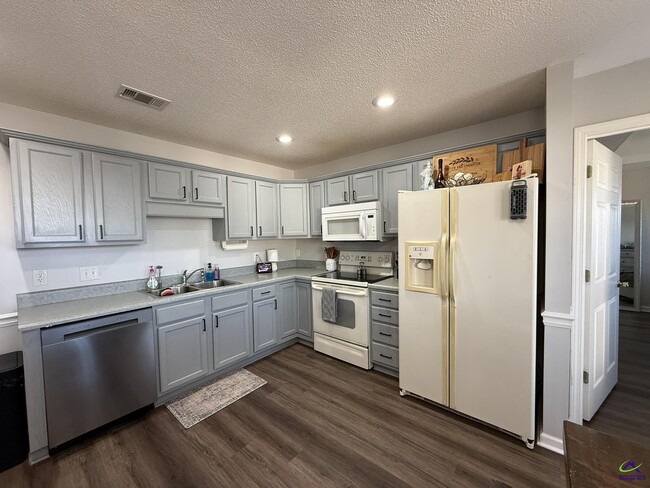 Building Photo - 107 White Tail Ln