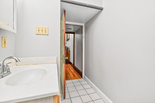 Building Photo - 2343 Rohs St