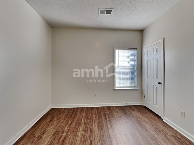Building Photo - 8665 Eagle View Dr