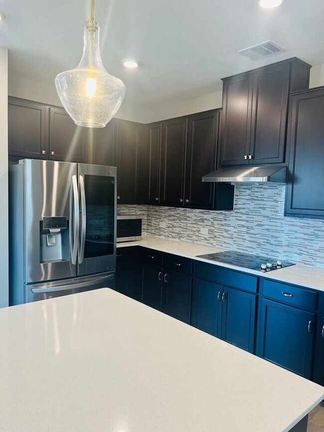 Building Photo - Tech Ridge Area Gem – Nearly 3,000 Sq Ft o...