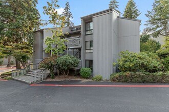 Building Photo - 10922 NE 34th Pl