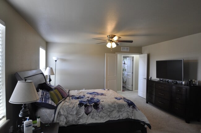 Building Photo - 5422 S Granby Way