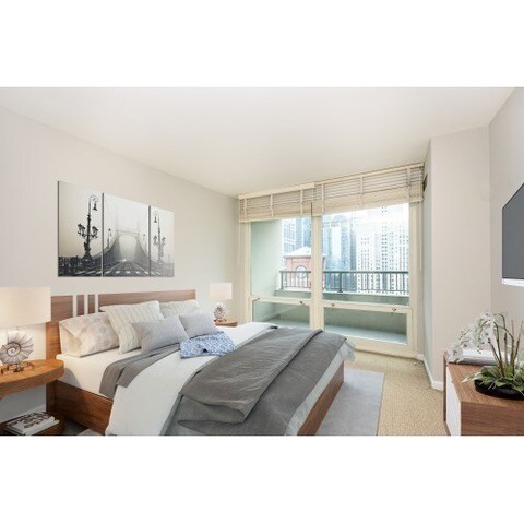 Building Photo - River North High Rise 1b/1b with Fantastic...