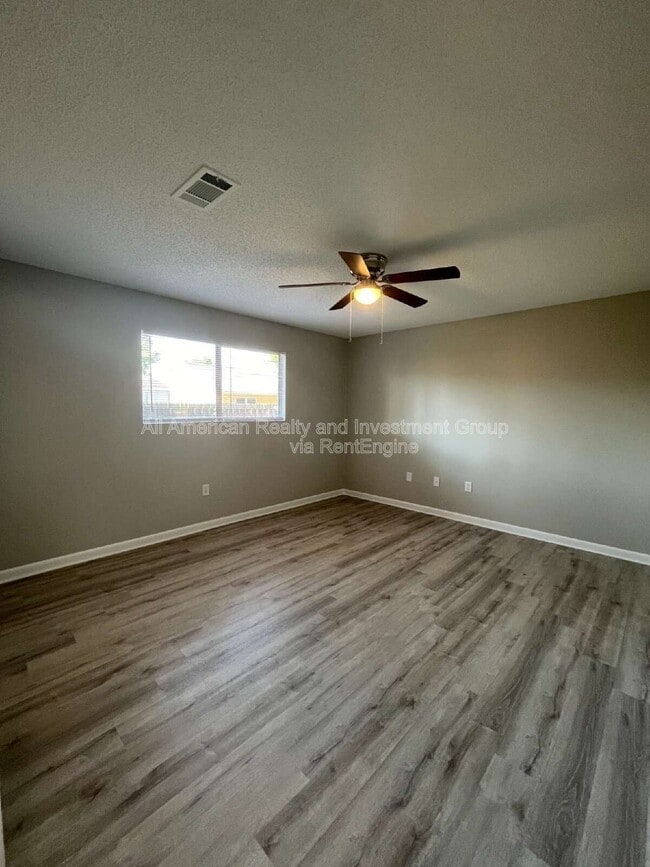 Building Photo - 36 5th Ave