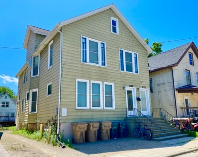Primary Photo - 1119/21 Bowen Ct.