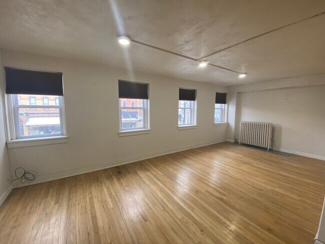 Building Photo - 609 St Joseph St