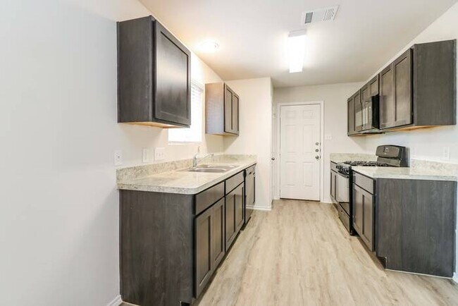 Building Photo - 2880 Briggs Dr