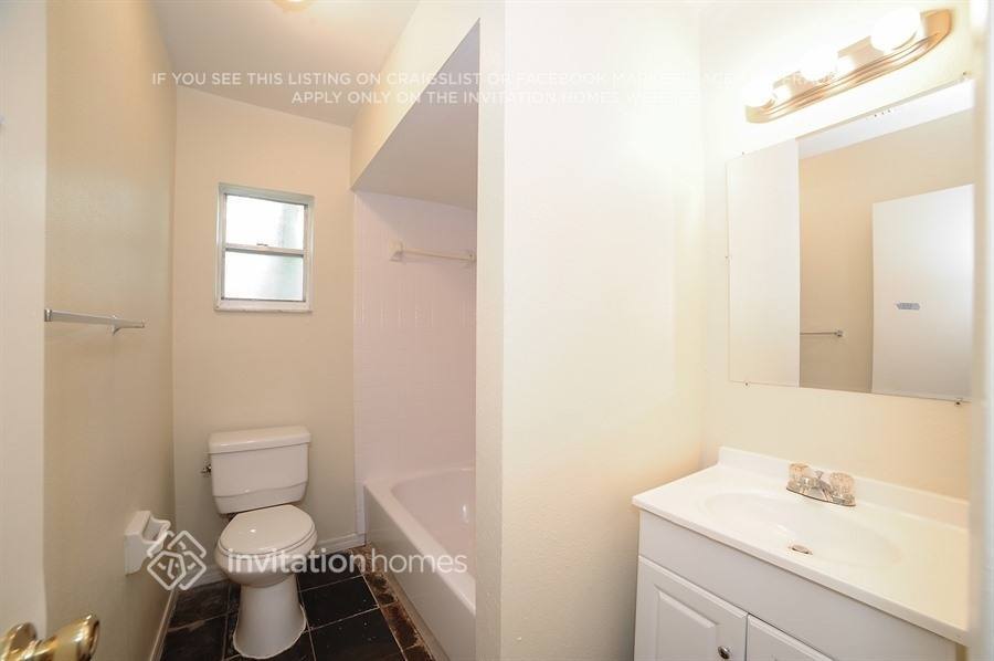 Building Photo - 608 Valley Hill Dr