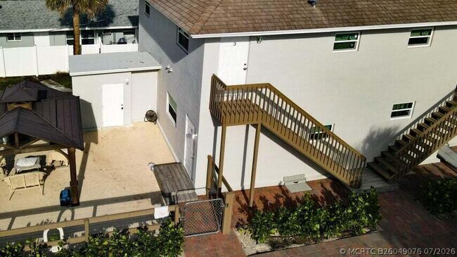 Building Photo - 305 Cypress Dr