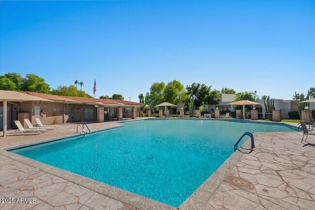 Building Photo - 7803 E Vernon Ave