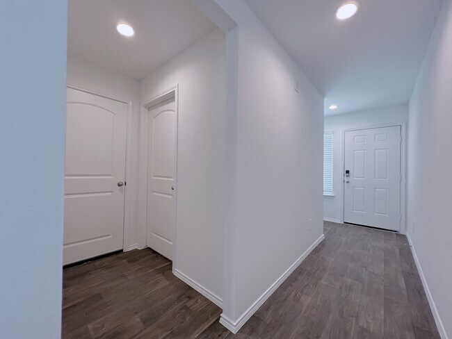 Building Photo - 21197 Alder Oaks Dr