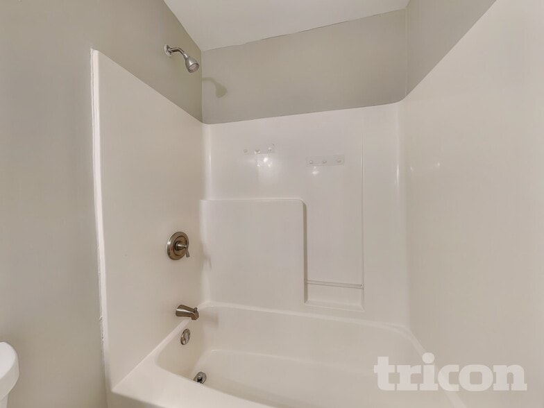 Building Photo - 219 Arlington Ct