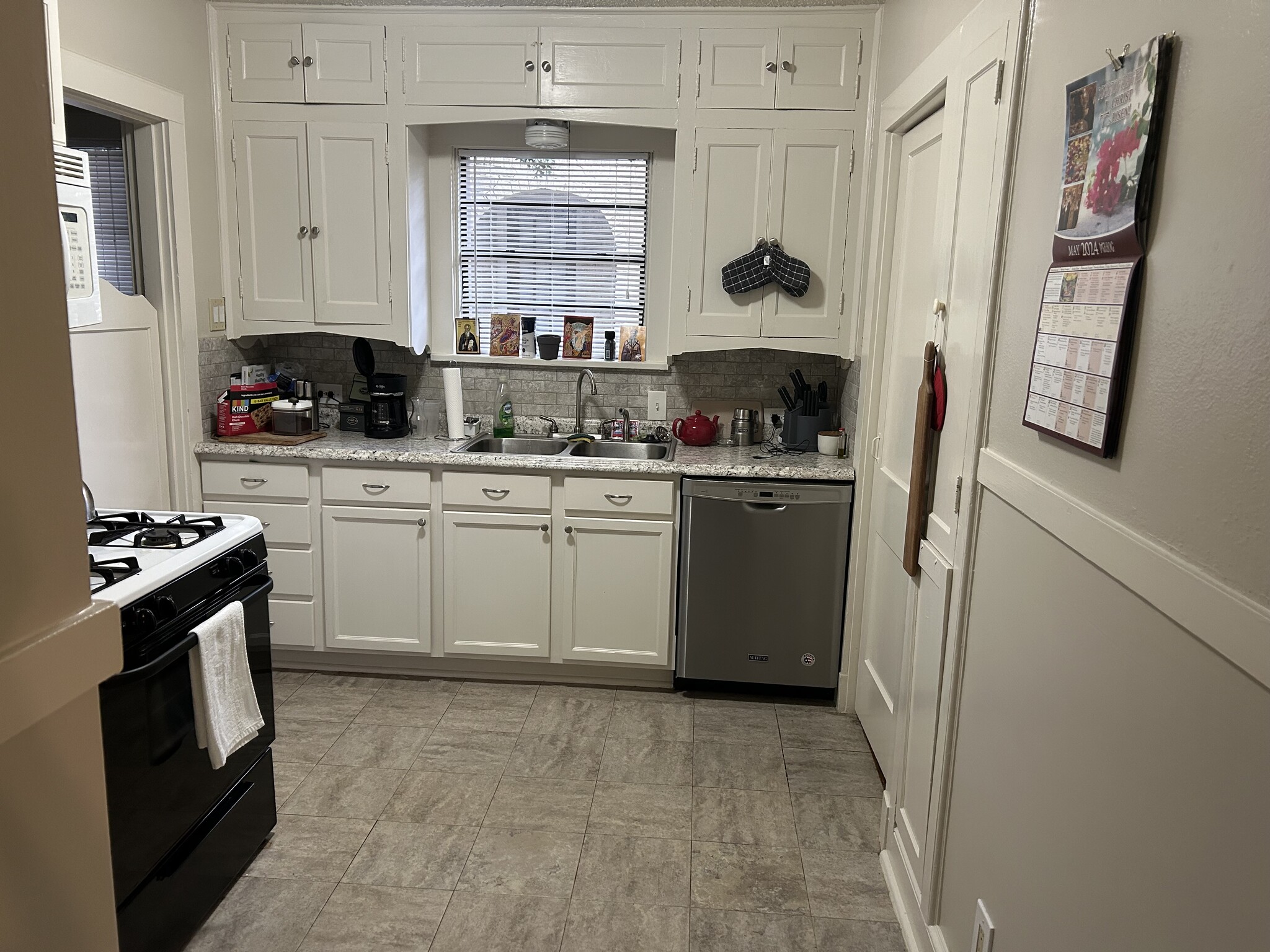 Kitchen - 3400 S University Dr