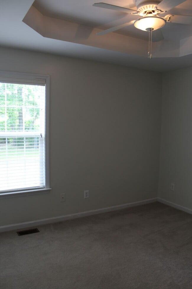 Building Photo - 212 Killdeer Dr