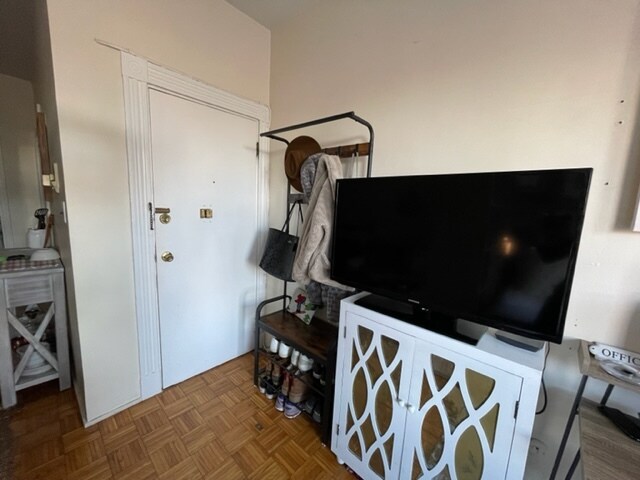 Building Photo - 42 Anderson St