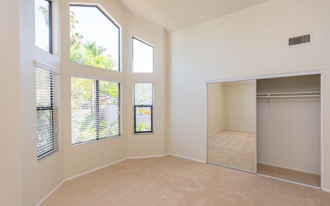 Building Photo - Wonderful 3BR/2.5BA La Costa Home!!!