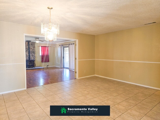 Building Photo - 8765 Crucero Dr