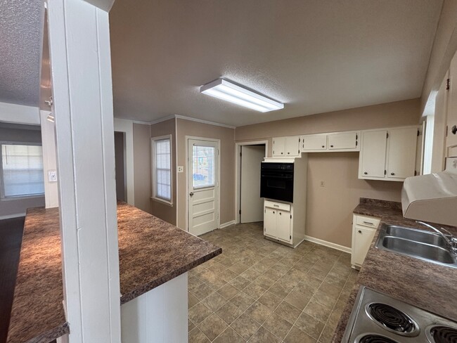 Building Photo - 6341 Wedgewick Cove