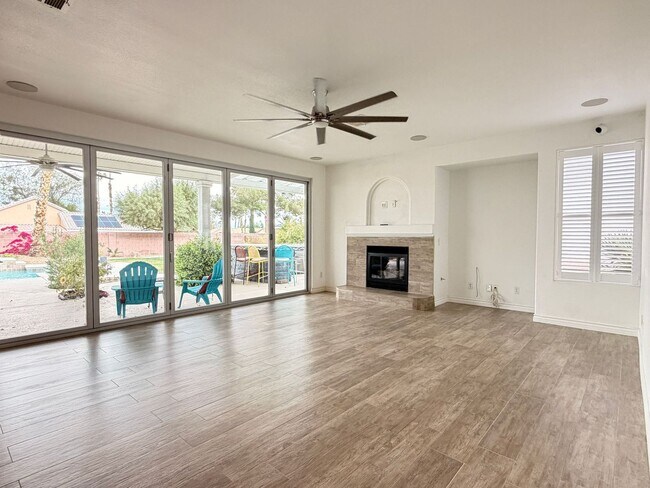 Building Photo - Northwest Valley 6 bdr  4400 sq ft  with RV parking, pool, covered patio -  all on a 1/2 acre lot!