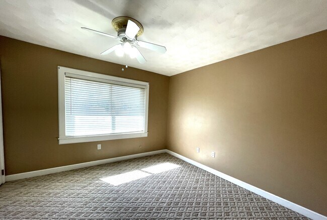 Building Photo - 12 Boimare Ave
