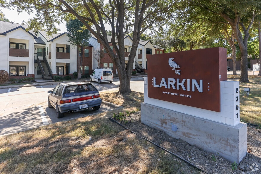 Monument Sign - Larkin