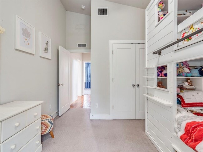 Building Photo - 17215 Oak Cliff Cir