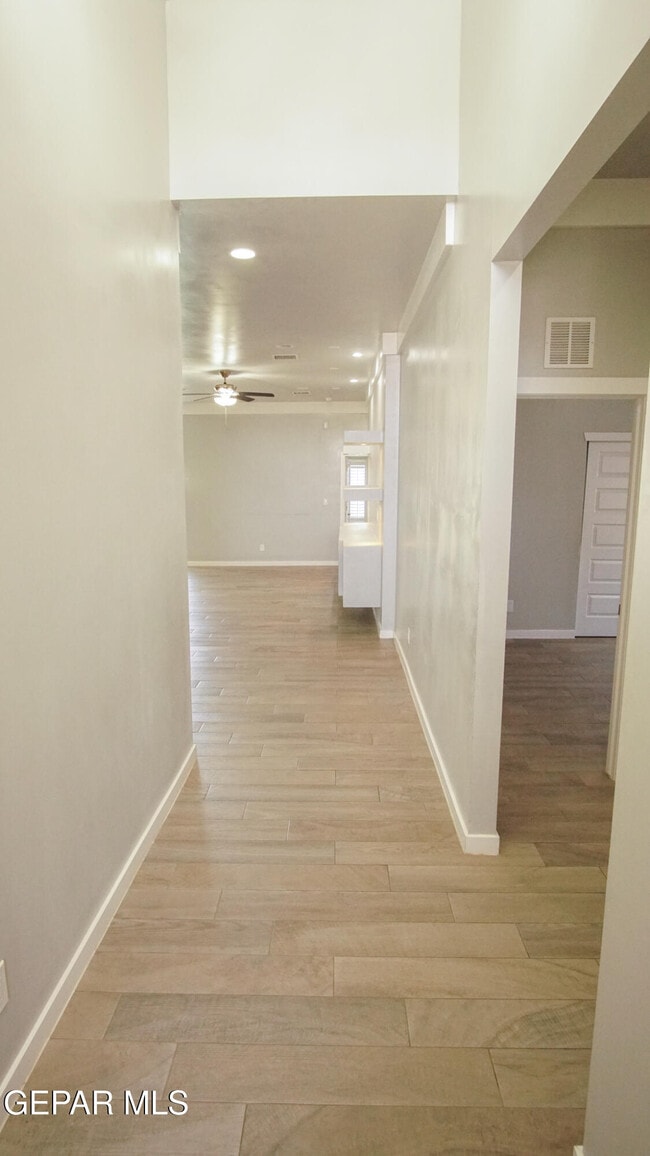 Building Photo - 14904 Tierra Escape Ave