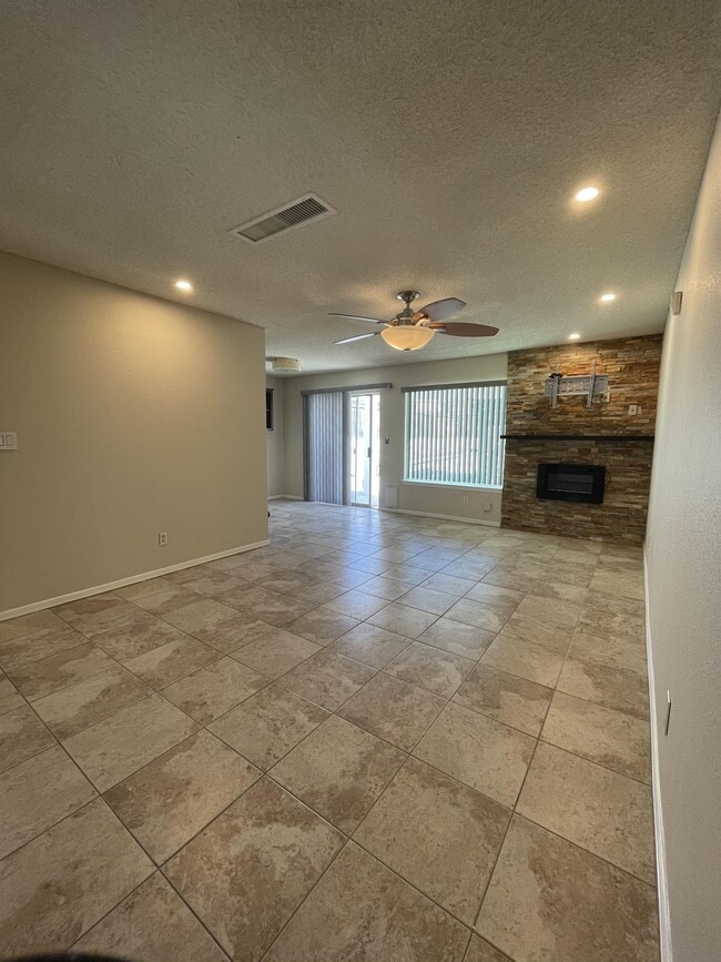 Building Photo - 5432 Thornridge Cir
