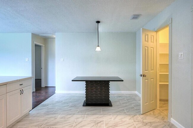 Building Photo - 5103 Temple Bell Dr