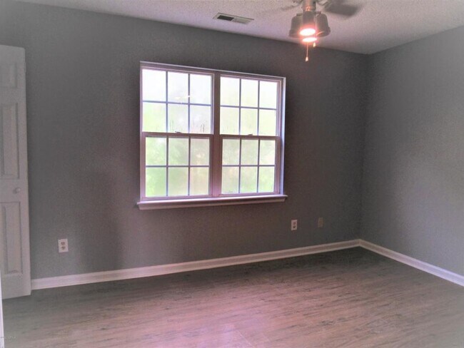 Building Photo - 1073 W Pueblo Dr