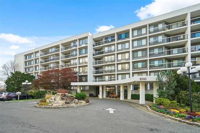 Building Photo - 200 High Point Dr