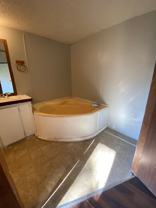 Building Photo - Mobile Home-Dacula Ga