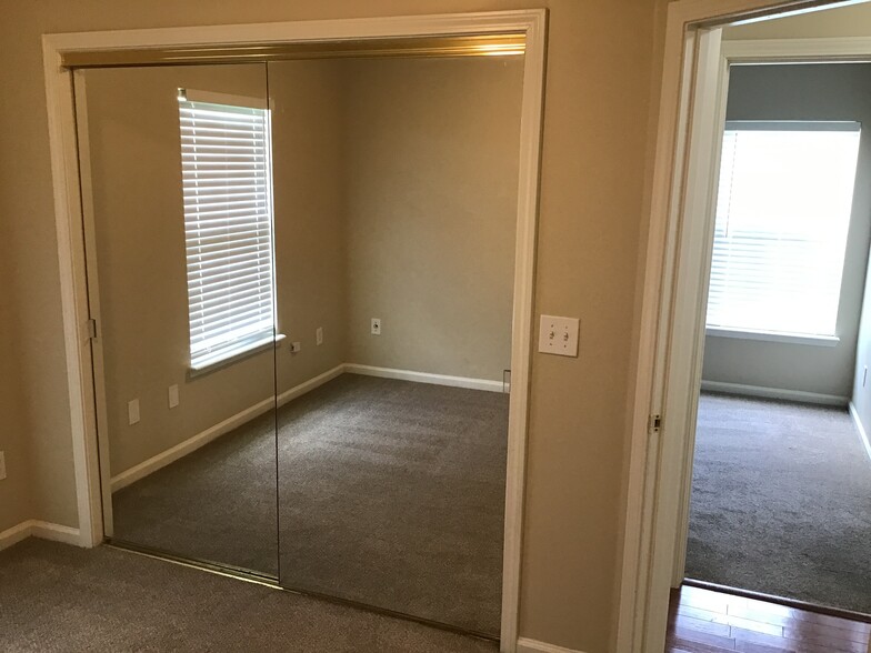 Building Photo - 1530 Roseberry Ct