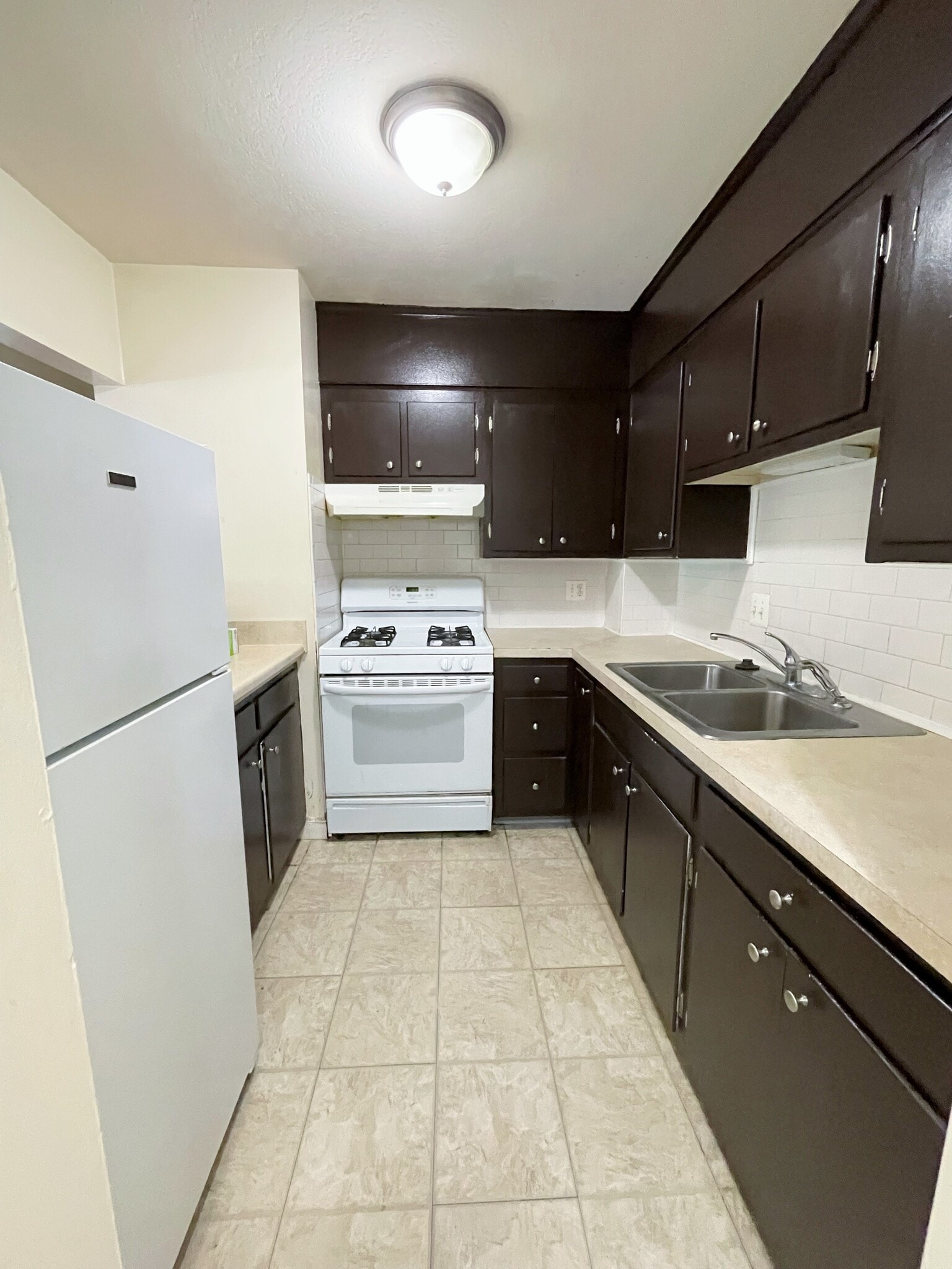 Building Photo - 580 Bridge St