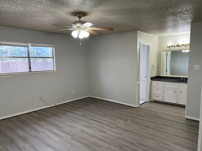 Building Photo - 4608 60th St