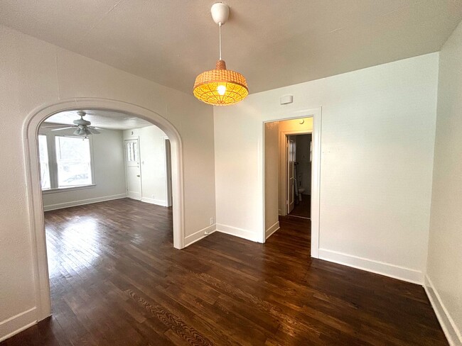 Building Photo - 4 Bedroom in Hyde Park!  Prelease for Augu...