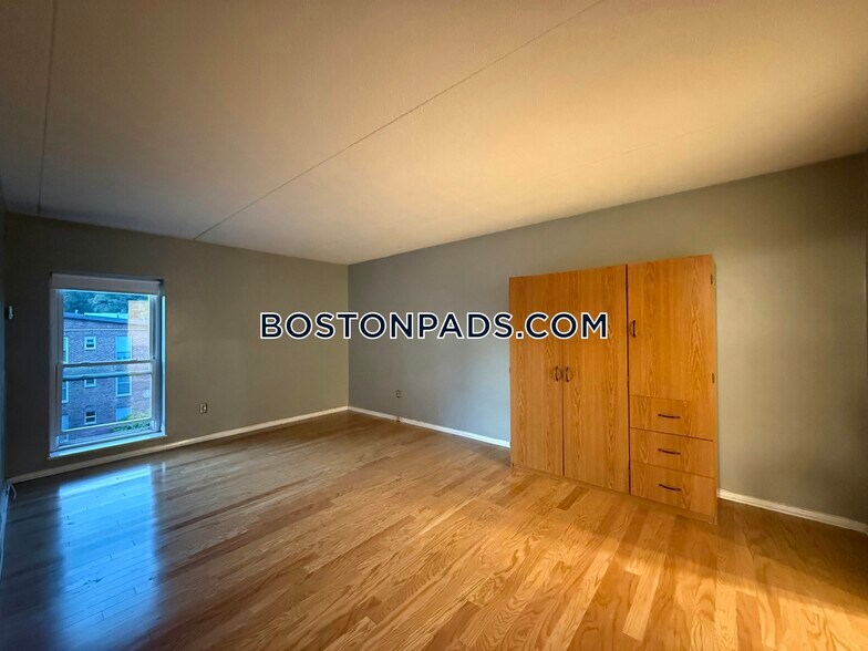 Building Photo - 50 Broadlawn Park