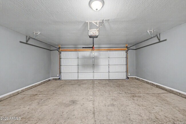 Building Photo - 11207 W Hopi St