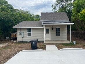 Building Photo - Single Family Home *LEASING SPECIAL AVAILABLE*