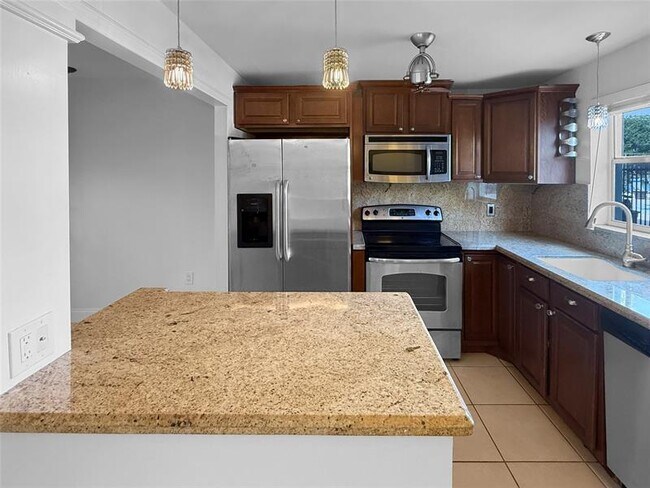 Building Photo - 811 W Oakland Park Blvd