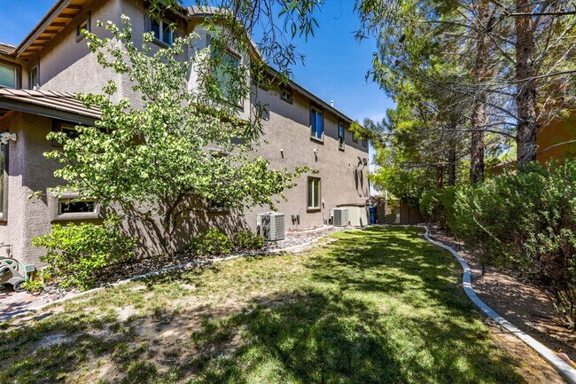 Building Photo - Summerlin Vistas Pool Home w/ Bed and Bath...