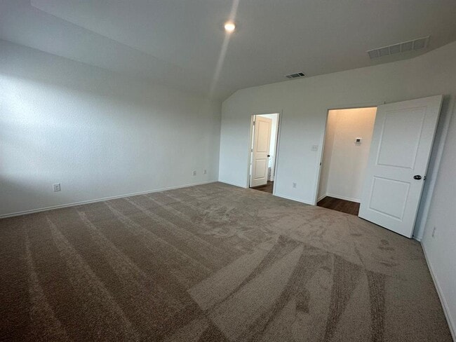 Building Photo - 121 Seminole Dr