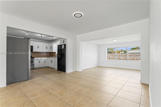 Building Photo - 3253 Pierce St