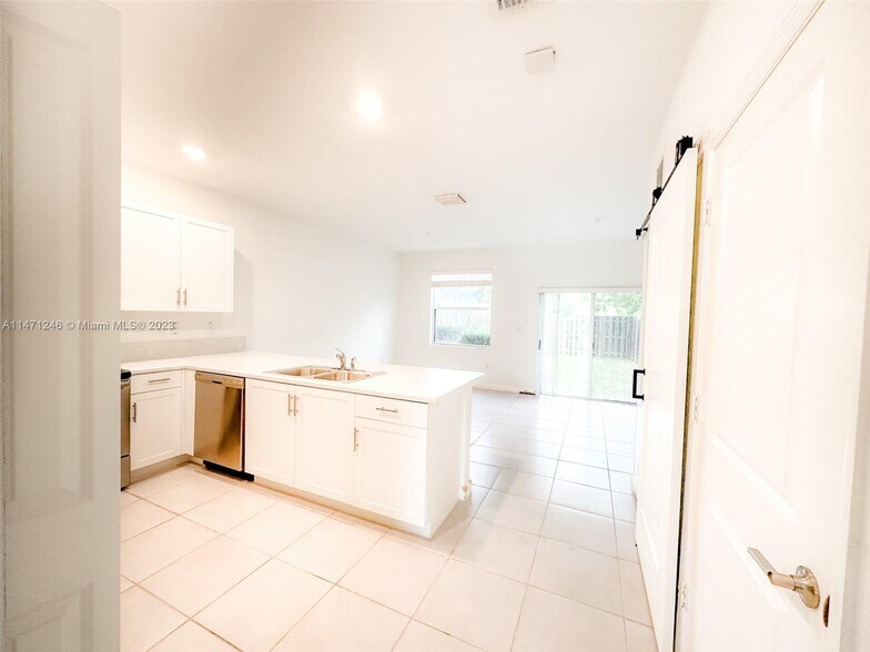 Building Photo - 1486 SE 26th Ter