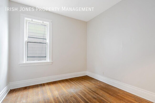 Building Photo - 104 Grote St