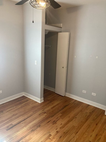 Building Photo - 1929 W Montrose Ave