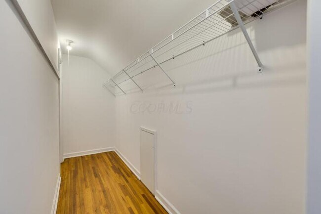 Building Photo - 2194 Ridgecliff Rd