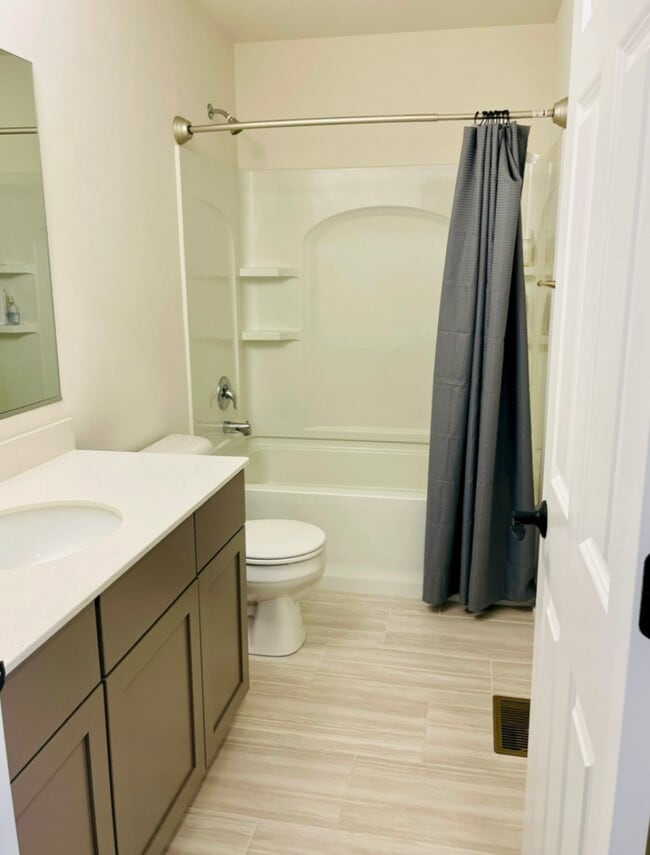 Building Photo - 4165 Chelsea Mnr Cir