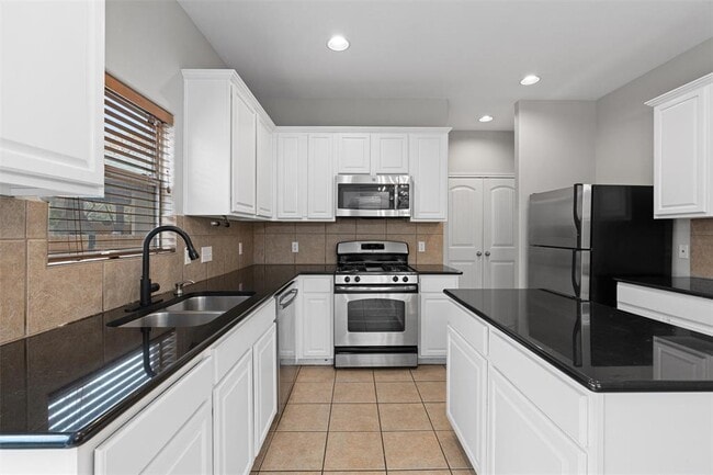 Building Photo - 2240 Independence Dr