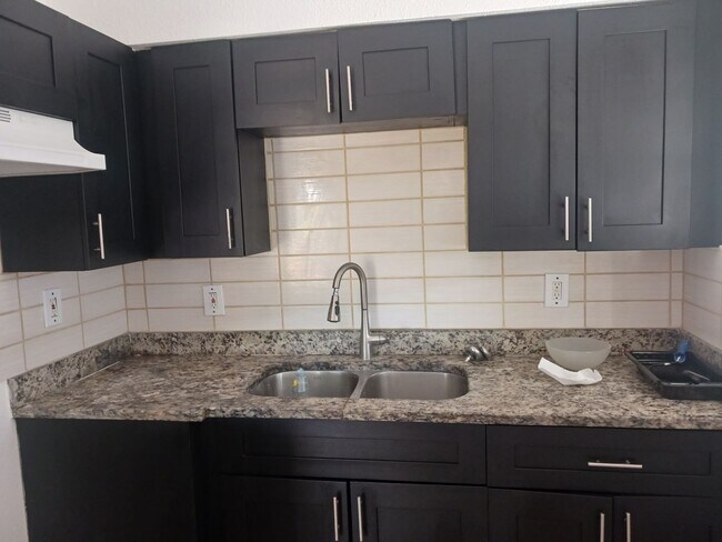 Building Photo - 3 Bed Home for Rent!